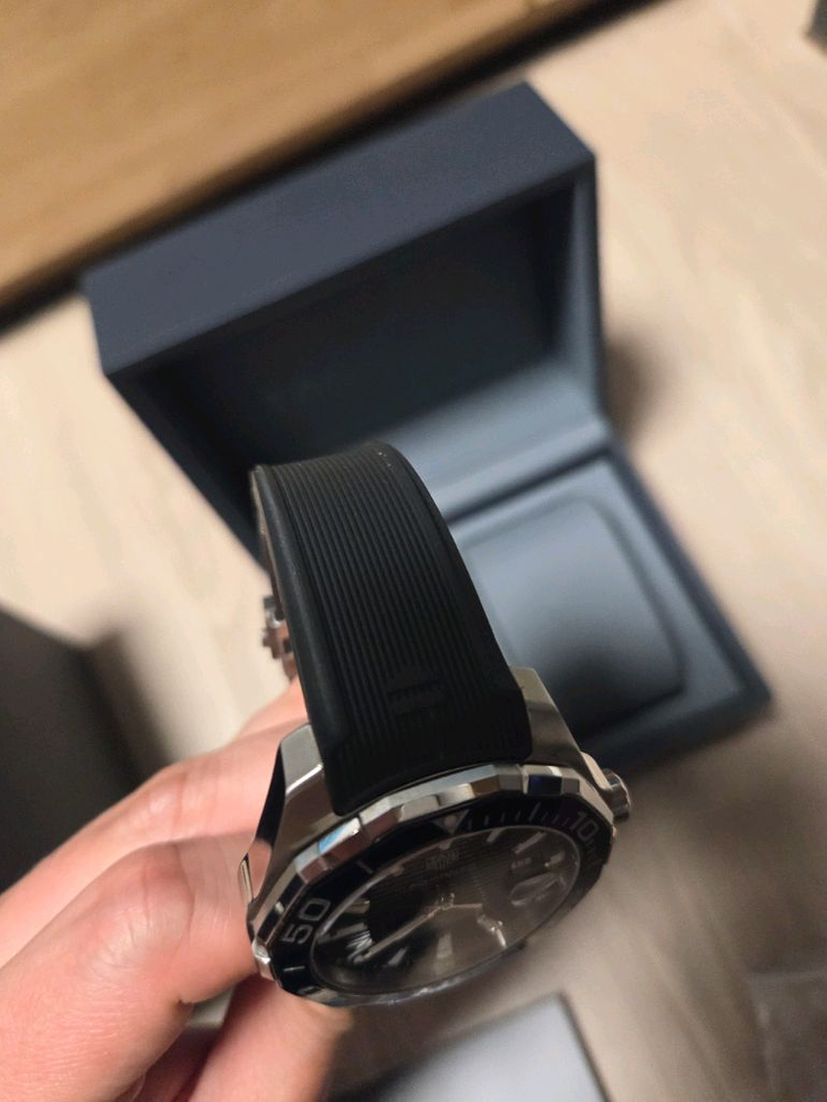 21.12월 태그호이어 아쿠아레이서 오토 43미리 흑판 팝니다. 이미지