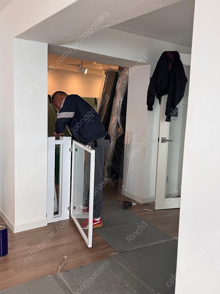 강아지 현관 안전문 펜스 이미지