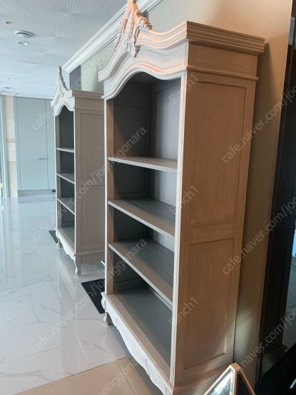 미드센츄리 프렌치가구,장식장,엔틱가구,쉐비가구, 최고급장식장,쉐비그릇장,엔틱장시장,프렌치그릇장 꼬떼따블 스타일 이미지