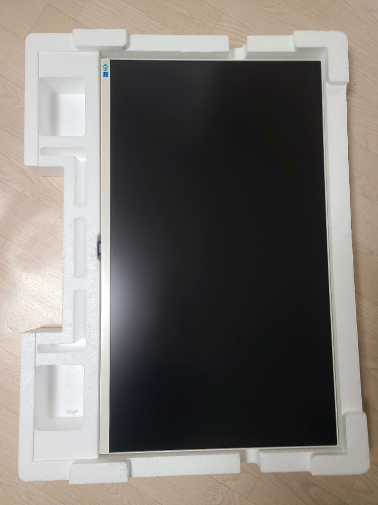 삼성 32인치 4K UHD 모니터 이미지