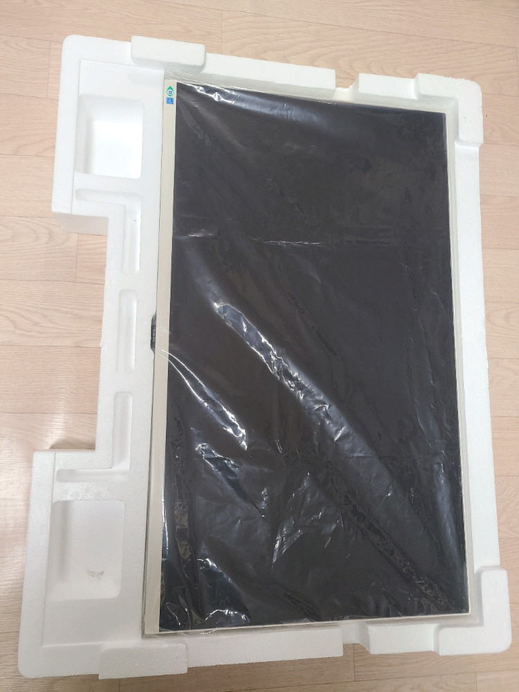 삼성 32인치 4K UHD 모니터 이미지