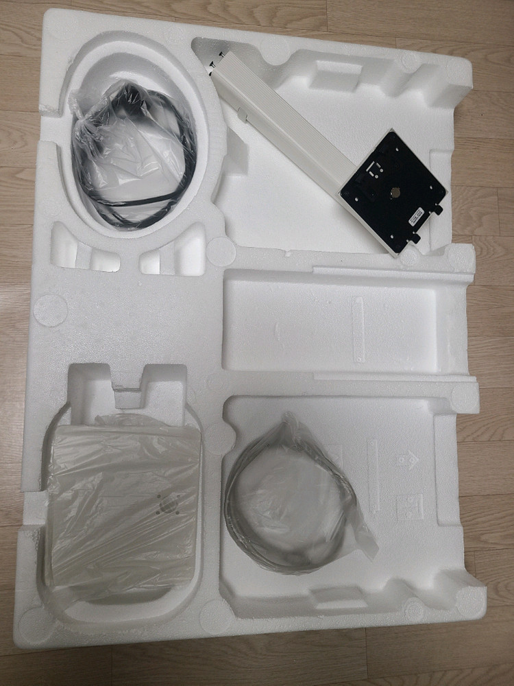 삼성 32인치 4K UHD 모니터 이미지