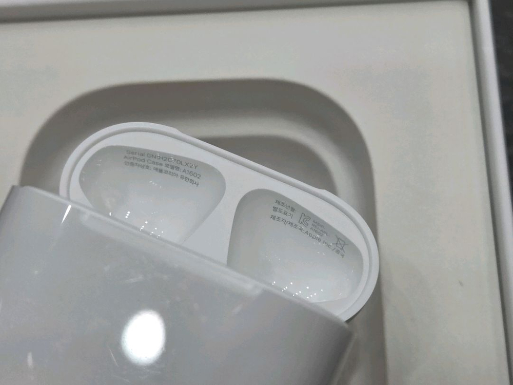 (미사용 새상품 박스 포함) 애플 에어팟 2세대 유선 충전 모델 이미지