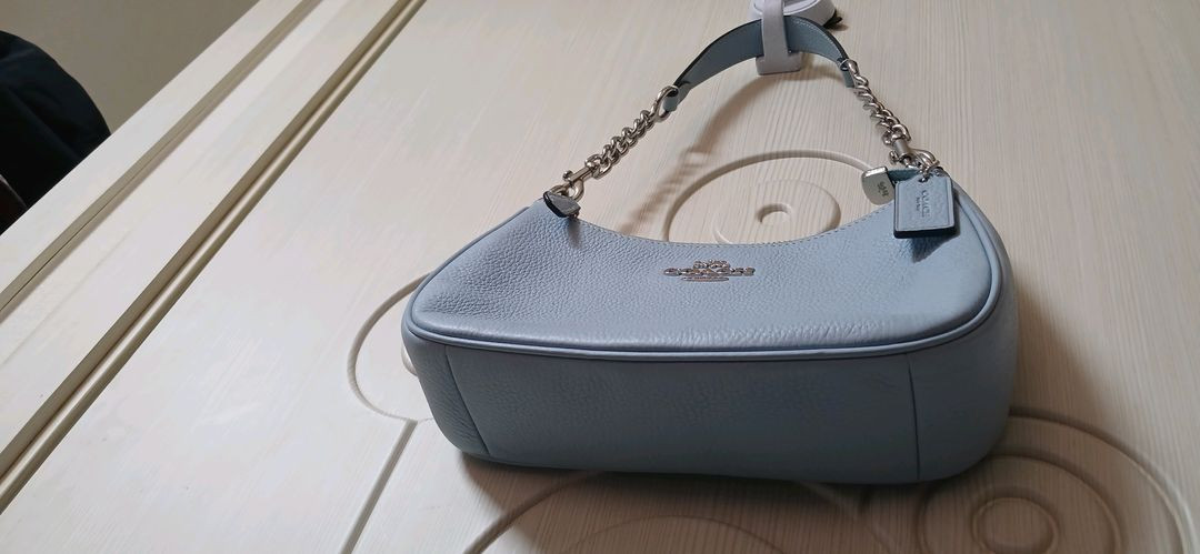 코치 테리 숄더백 이미지