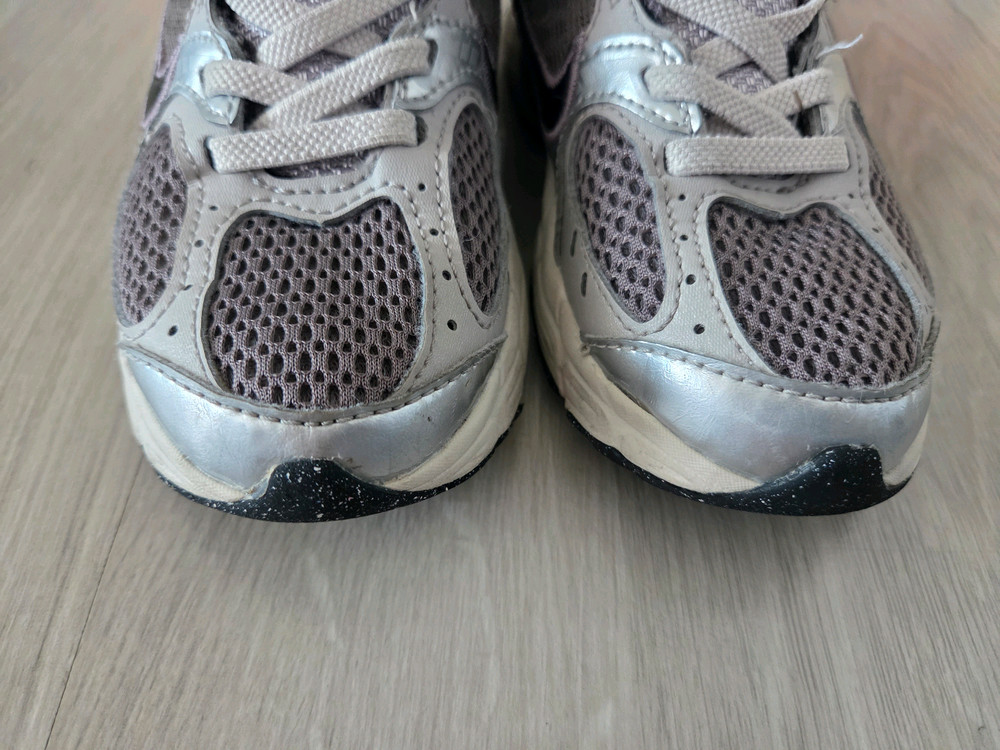 나이키키즈 런 운동화. 키즈 운동화 이미지