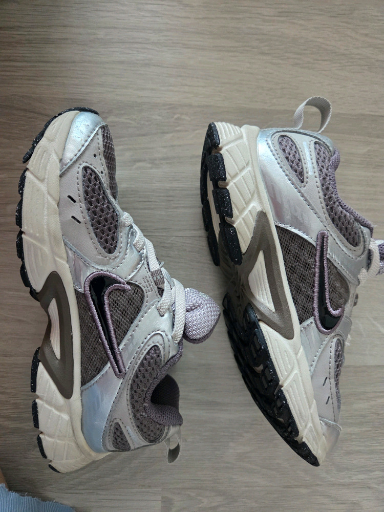 나이키키즈 런 운동화. 키즈 운동화 이미지