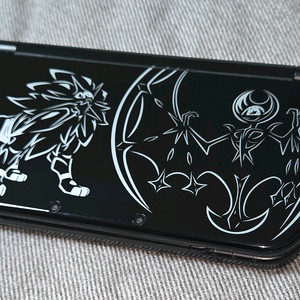 닌텐도 new 3ds xl 썬문에디션 128gb + 게임칩 이미지