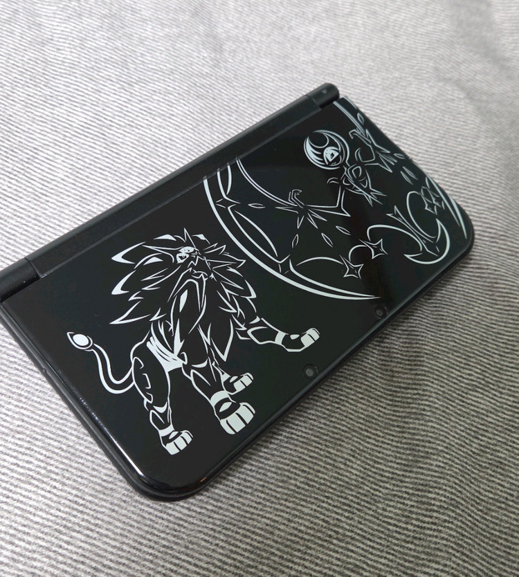 닌텐도 new 3ds xl 썬문에디션 128gb + 게임칩 이미지