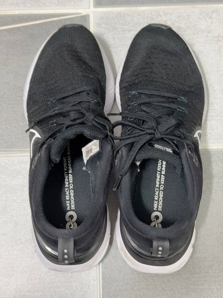 [275] 나이키 리액트 인피니티런2 검흰 이미지