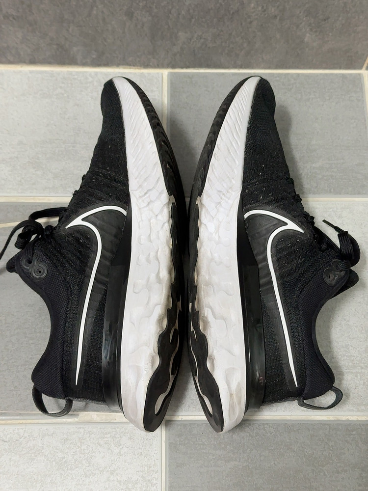 [275] 나이키 리액트 인피니티런2 검흰 이미지