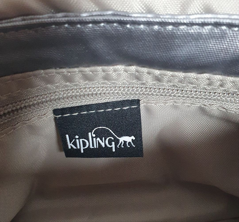 키플링 메탈릭 실버 미니 크로스백 이미지
