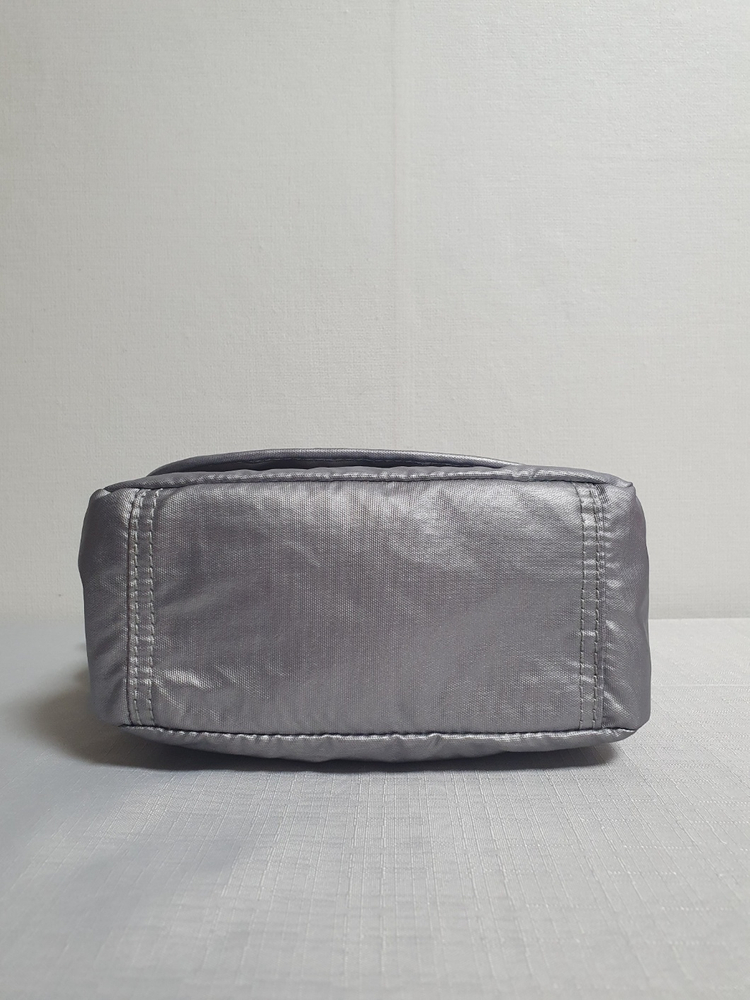 키플링 메탈릭 실버 미니 크로스백 이미지