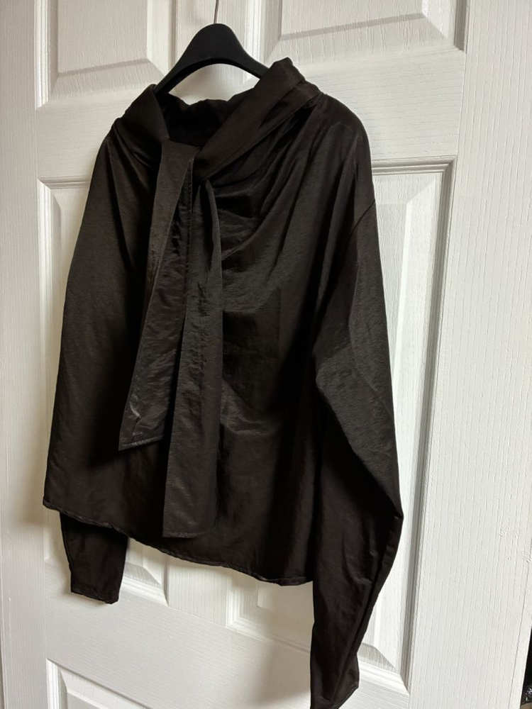 페르소나 제작 스카프 블라우스 이미지