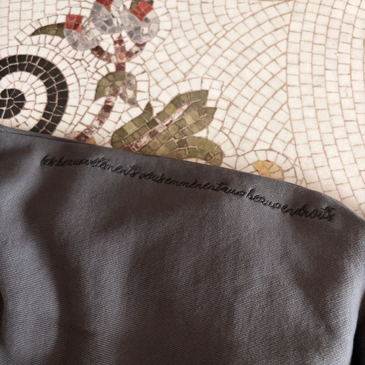 (새상품)예지스 코스모폴리탄줄라이 자수스웻셔츠 맨투맨 잉키블랙 오르 드주이 오뮤 매니모어몽 11am 라밤바룸 이미지