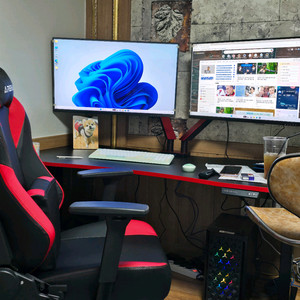 컴퓨터본체, 모니터2대(32인치), 듀얼 모니터암 레드 세트 직거래 이미지