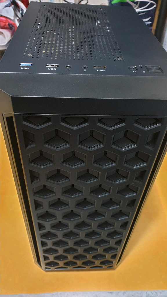 컴퓨터본체, 모니터2대(32인치), 듀얼 모니터암 레드 세트 직거래 이미지