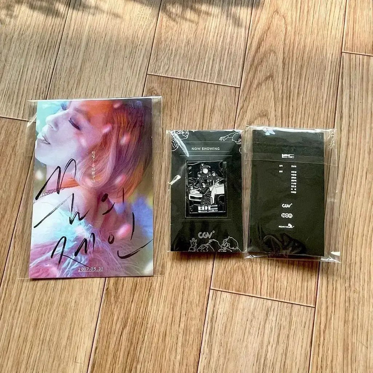 부산행 연상호 감독 친필 싸인 포스터 반도 얼리버드핀 뱃지 구교환 강철비 이미지