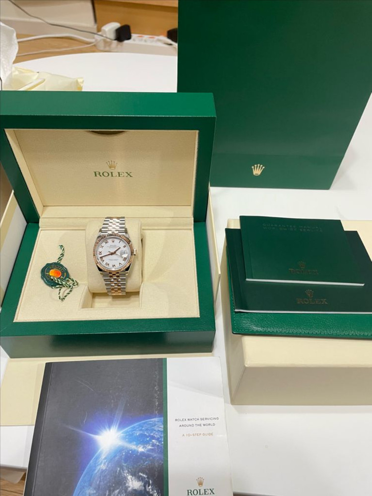 로렉스 126231 신형 데이저스트 흰판로만 36미리 로즈콤비 팝니다 이미지