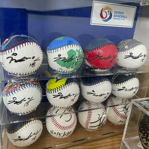 삼성라이온즈 원태인 친필 싸인볼(월간기념구) 이미지