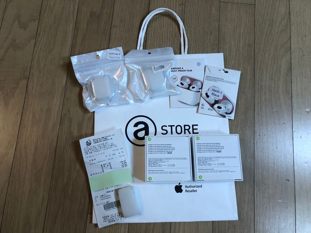 미개봉 애플코리아 에어팟4세대(노캔) 풀셋 팜 이미지