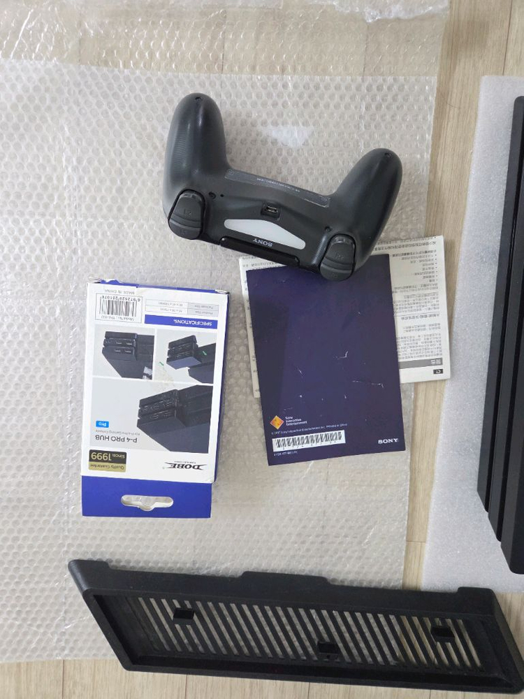 중고 sony PS4 Pro 플스4 프로 1TB 제트블랙+미개봉신품 DOBE USB확장 허브+수직 스탠드 이미지