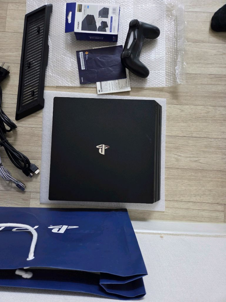 중고 sony PS4 Pro 플스4 프로 1TB 제트블랙+미개봉신품 DOBE USB확장 허브+수직 스탠드 이미지
