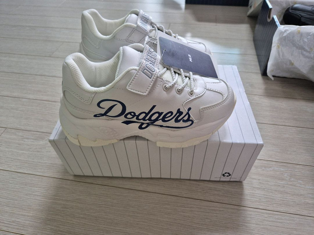 쿨거래시 6만9천! 미착용 새제품 MLB 빅볼청키 남아여아 공용 4계절 편한운동화 ~230 이미지