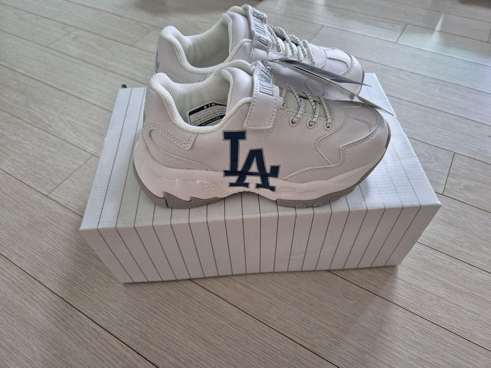 쿨거래시 6만9천! 미착용 새제품 MLB 빅볼청키 남아여아 공용 4계절 편한운동화 ~230 이미지