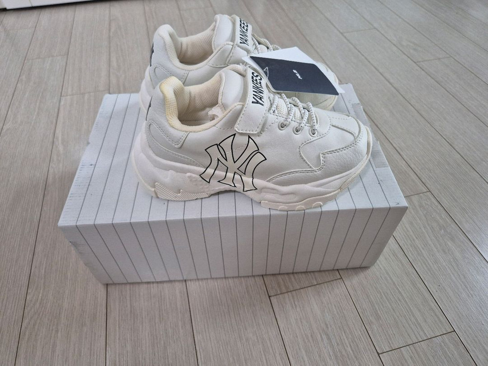 쿨거래시 6만9천! 미착용 새제품 MLB 빅볼청키 남아여아 공용 4계절 편한운동화 ~230 이미지