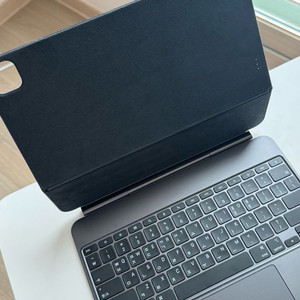 Apple 매직 키보드 - 아이패드 프로 13(M5/M4 모델)용 블랙 MWR53KH/A 이미지