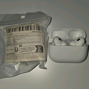 s급 에어팟프로2 + 투명케이스 이미지