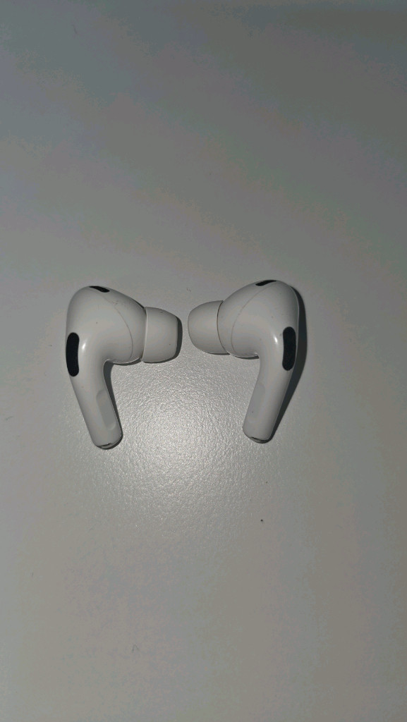 s급 에어팟프로2 + 투명케이스 이미지