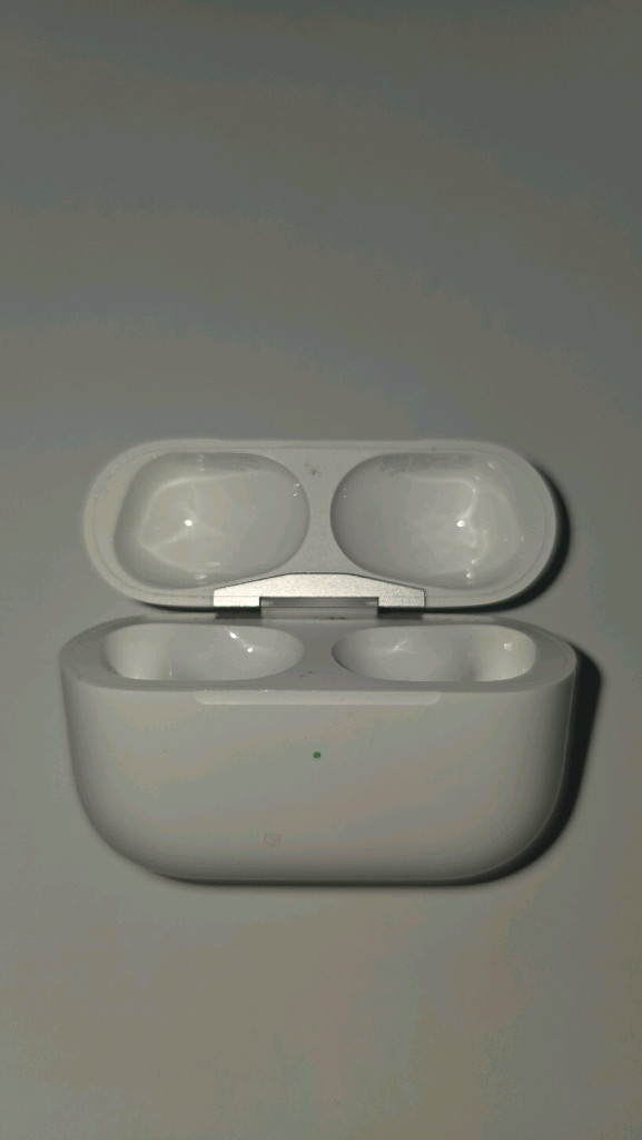 s급 에어팟프로2 + 투명케이스 이미지