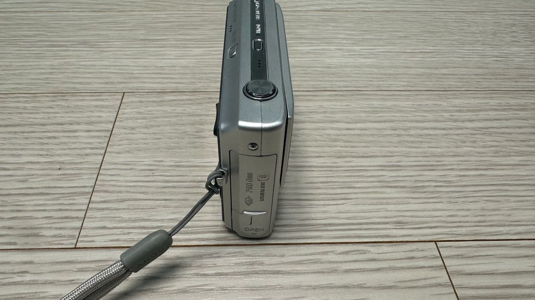 소니 DSC-T20 실버 디지털 카메라 판매합니다 이미지