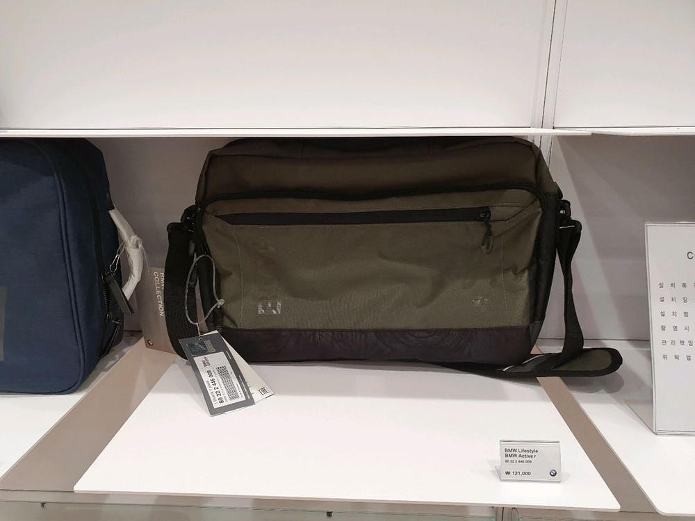 BMW 라이프스타일 메신저백 카키 새제품 이미지