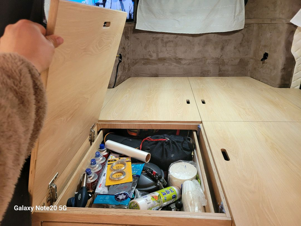 스타렉스5밴 화물칸 캠핑 침상 수납장 세트 이미지