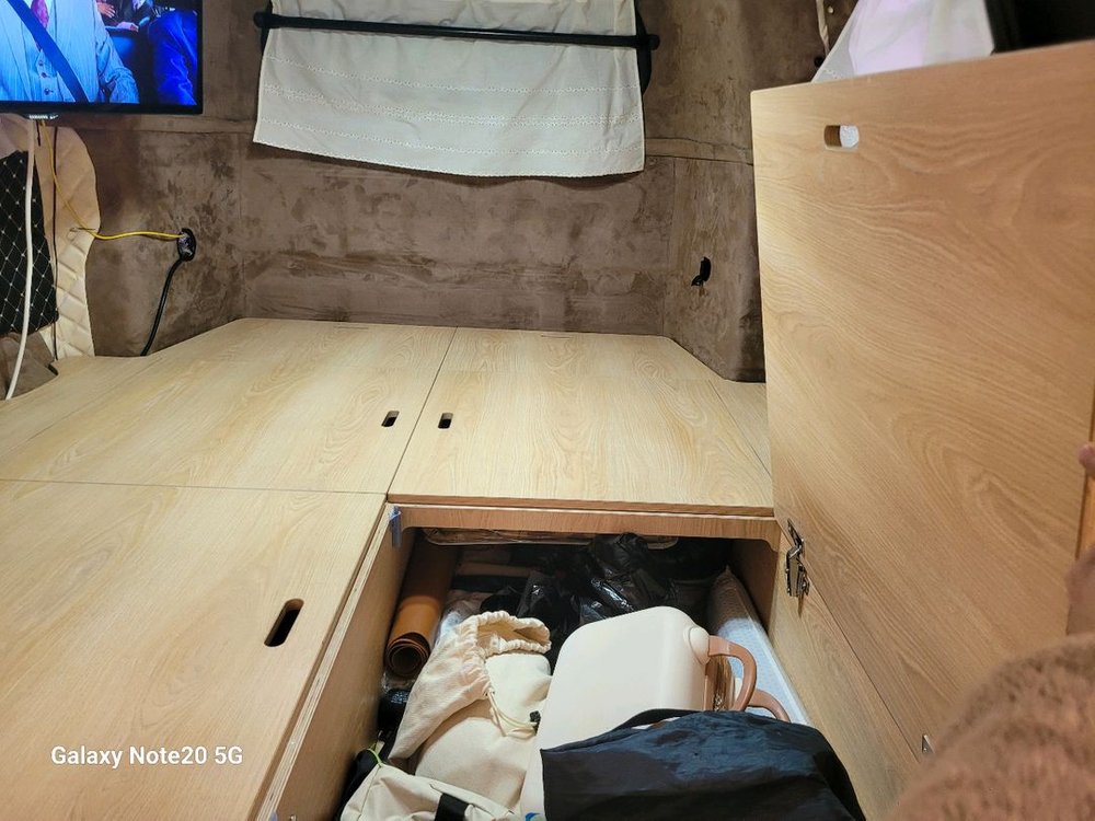 스타렉스5밴 화물칸 캠핑 침상 수납장 세트 이미지