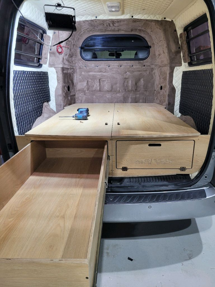 스타렉스5밴 화물칸 캠핑 침상 수납장 세트 이미지