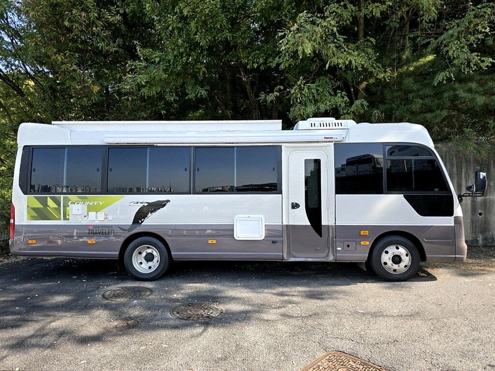 22년 뉴카운티초장축6인승캠핑카(오토,7천km,인산철1200A)-전액할부됨 이미지