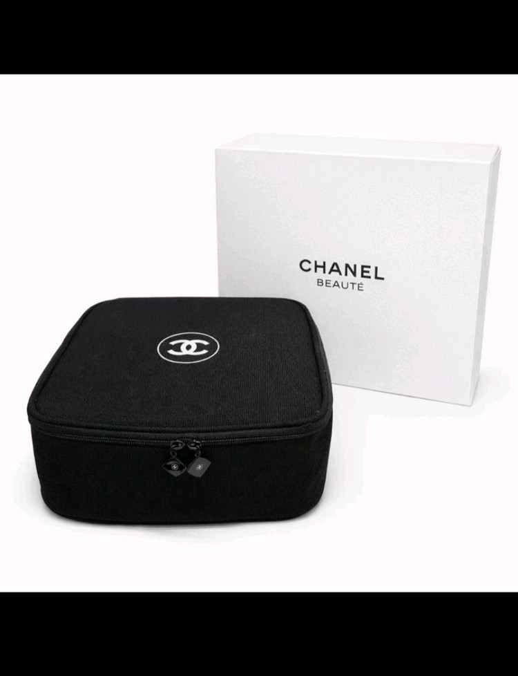 새제품)샤넬 빅 거울 거치끈 달린 사각 파우치 이미지