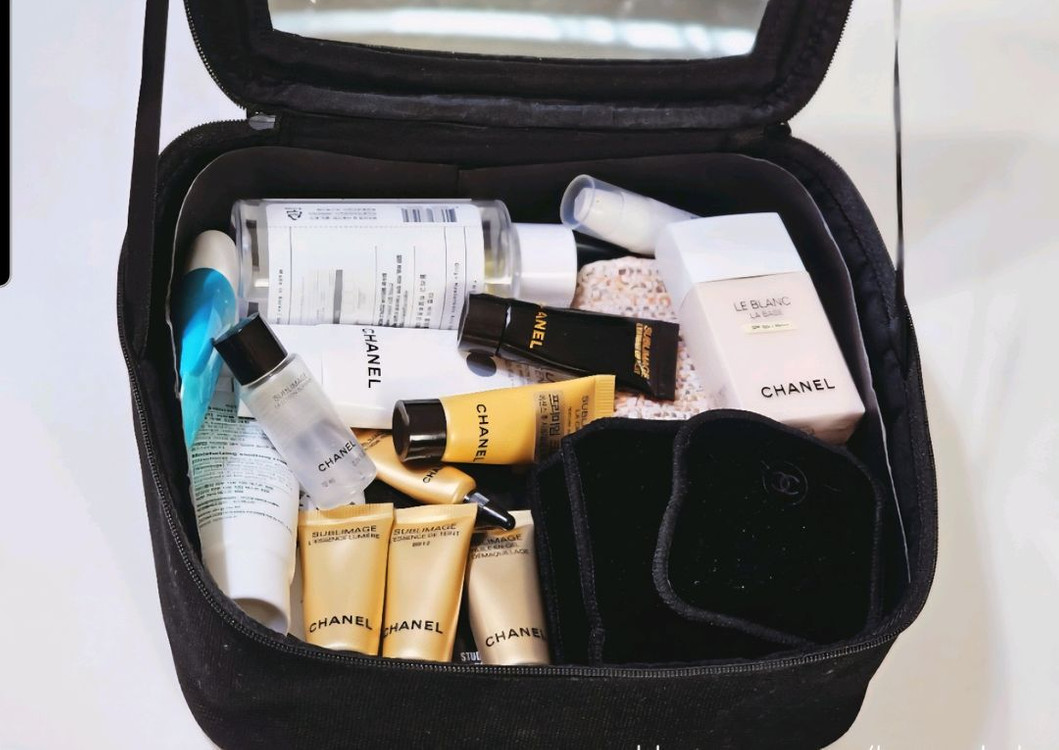 새제품)샤넬 빅 거울 거치끈 달린 사각 파우치 이미지