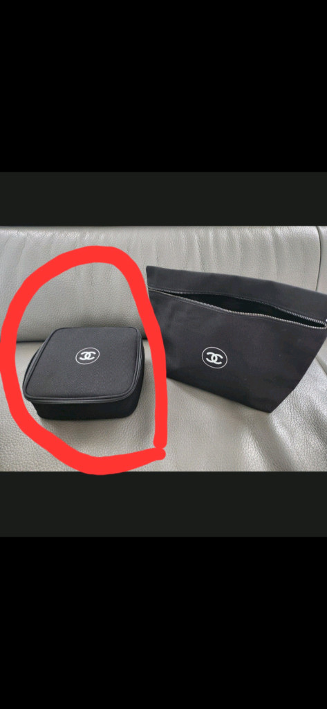 새제품)샤넬 빅 거울 거치끈 달린 사각 파우치 이미지