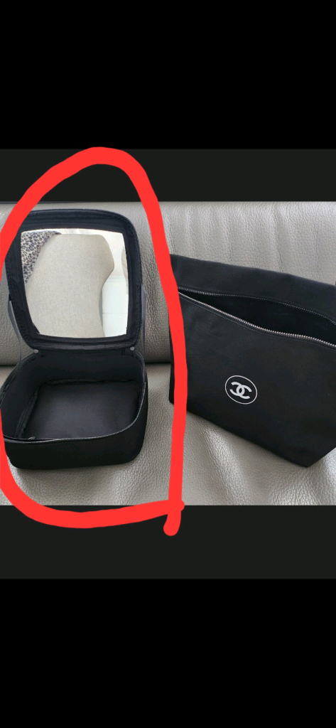 새제품)샤넬 빅 거울 거치끈 달린 사각 파우치 이미지