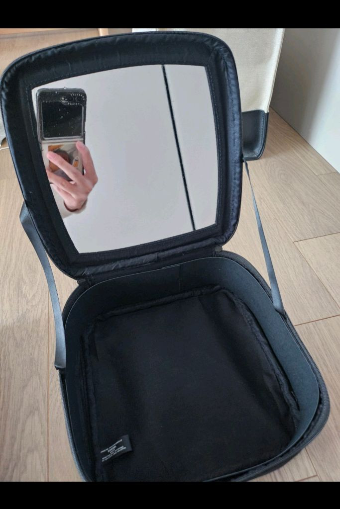 새제품)샤넬 빅 거울 거치끈 달린 사각 파우치 이미지