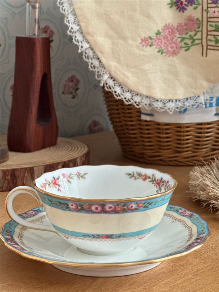 단종된 노리다케 레어 양각 홍차잔 이미지