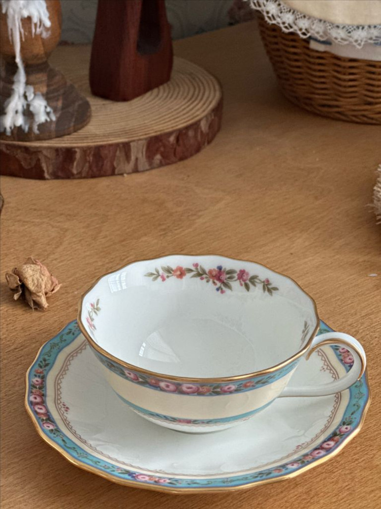 단종된 노리다케 레어 양각 홍차잔 이미지