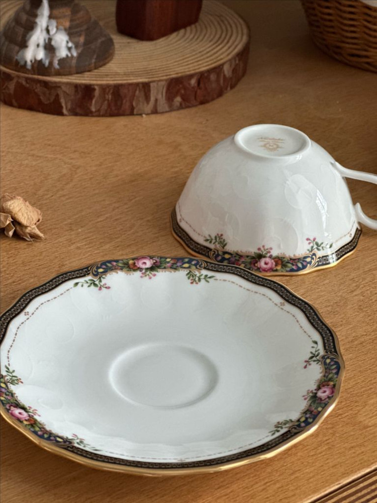 단종된 노리다케 레어 양각 홍차잔 이미지