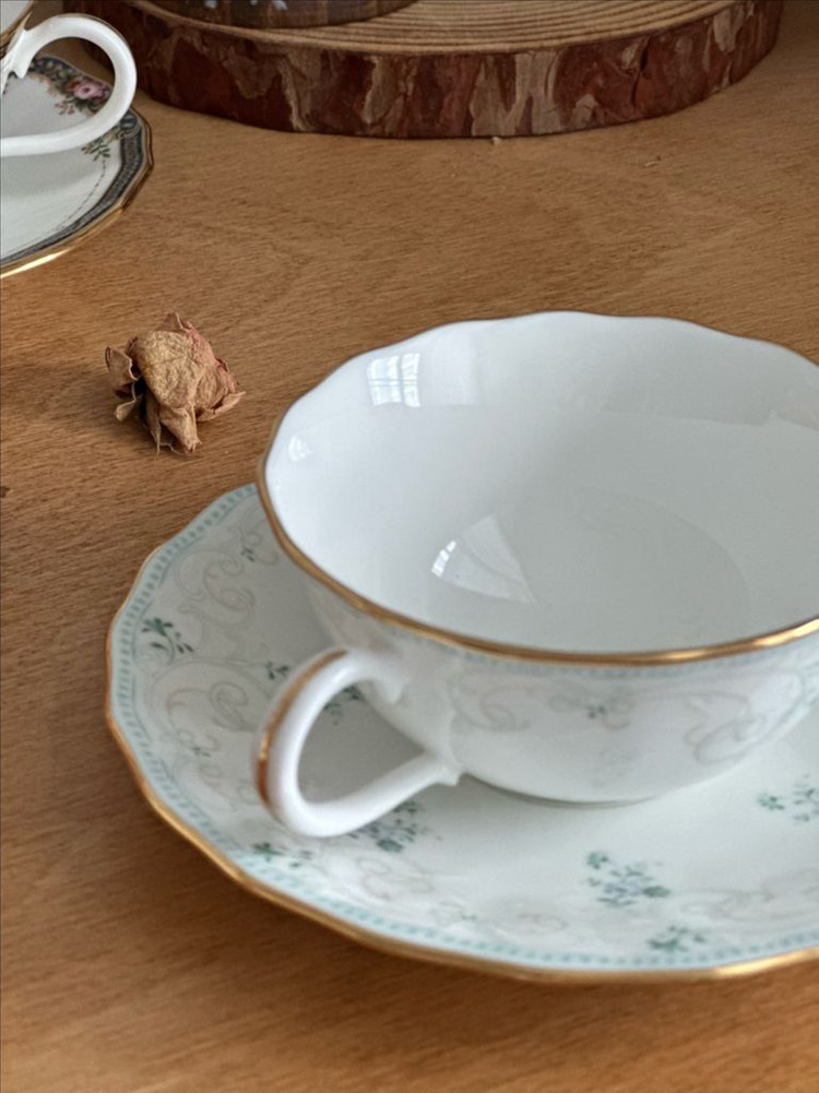 단종된 노리다케 레어 양각 홍차잔 이미지