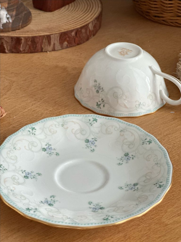 단종된 노리다케 레어 양각 홍차잔 이미지