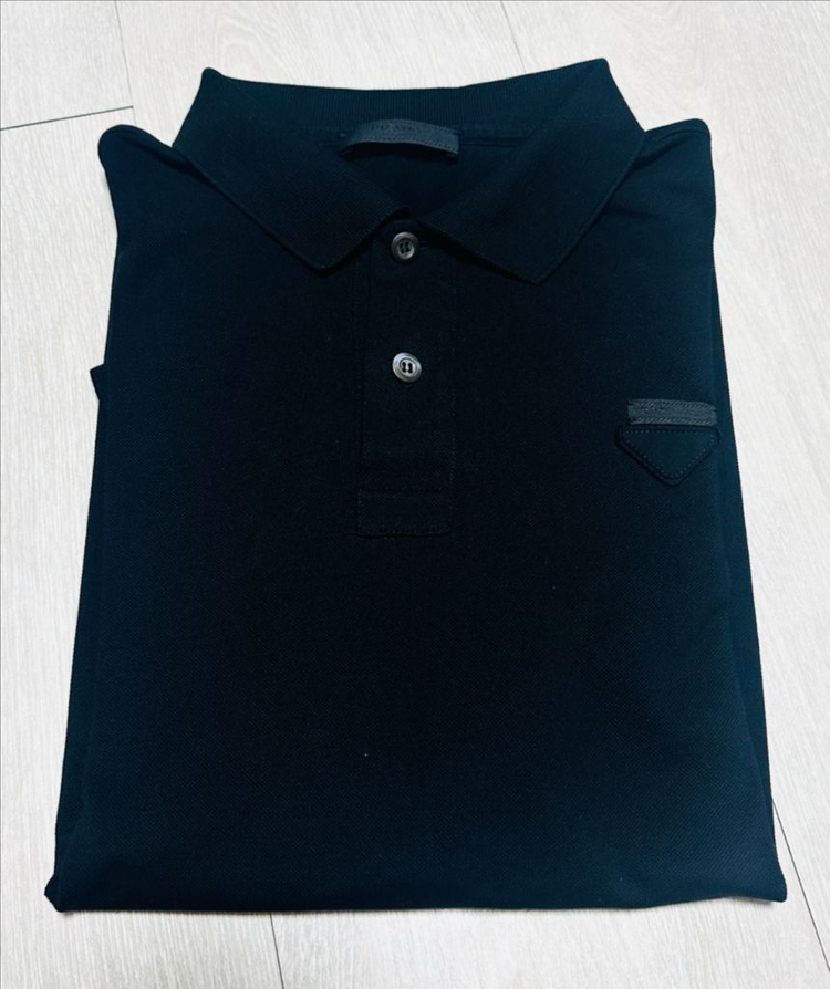 프라다 남성 Piqu 폴로셔츠 블랙 색상 M 사이즈 이미지